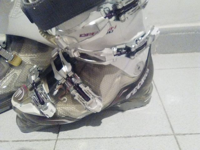 Botas de esquiar nuevas