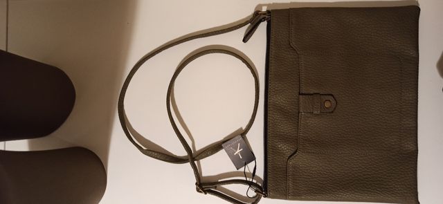 bolso de hombro verde.nuevo.primark