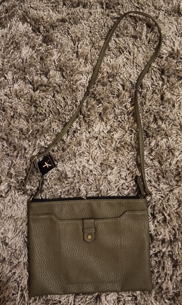 bolso de hombro verde.nuevo.primark