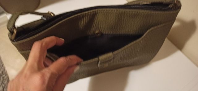 bolso de hombro verde.nuevo.primark