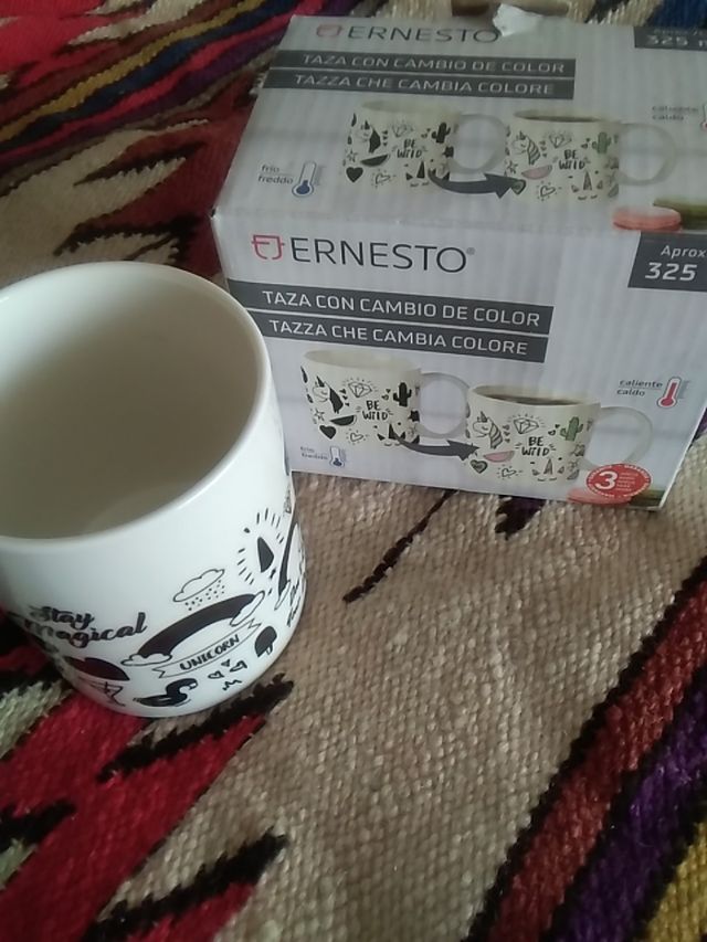 Taza con cambio de color. Unicornio.