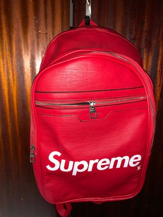 Mochila supreme (no original ) mejores replicas . de segunda mano por 1 € en Almería en WALLAPOP