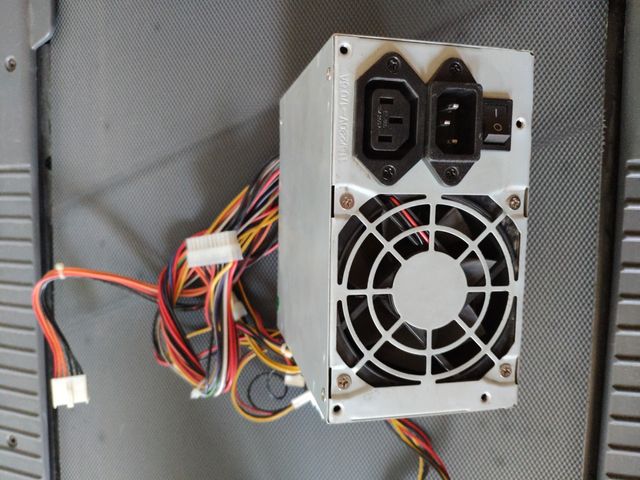 Fuentes de alimentacion varias potencias sobremesa