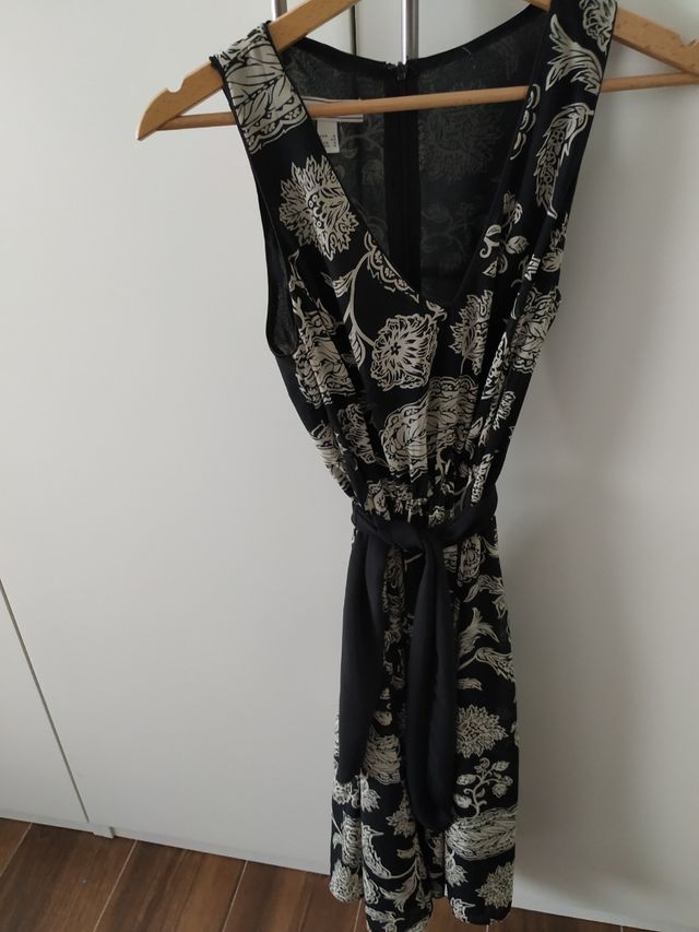 Vestido de Mango talla S. Negro y beige.