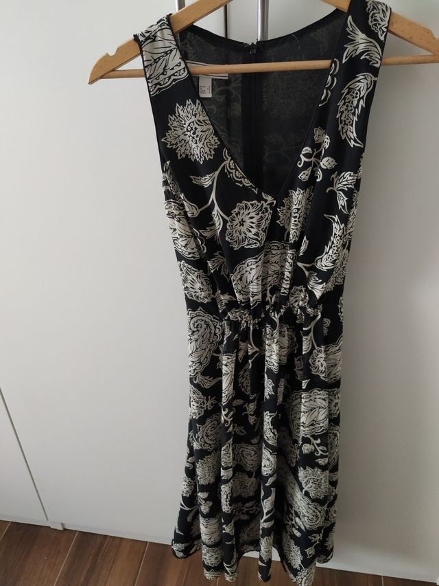 Vestido de Mango talla S. Negro y beige.