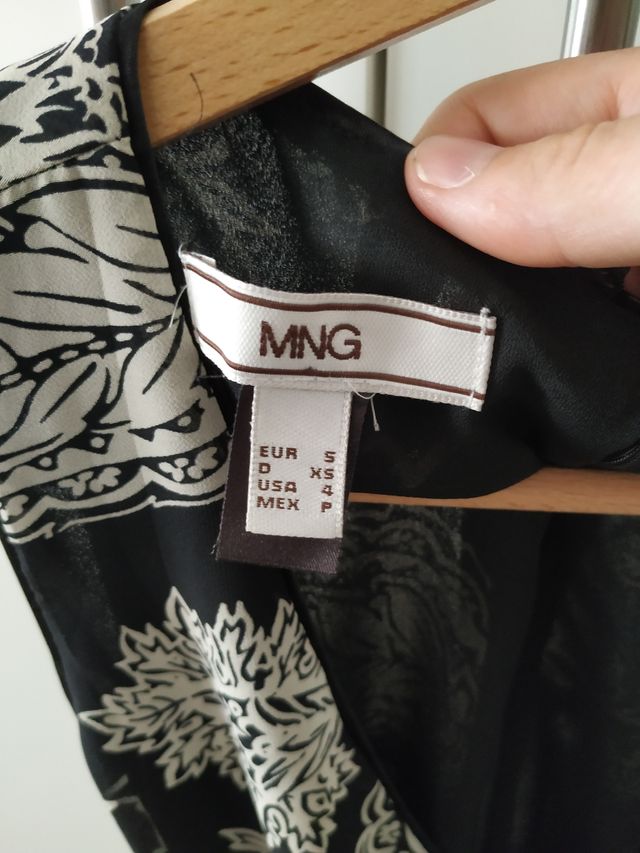 Vestido de Mango talla S. Negro y beige.