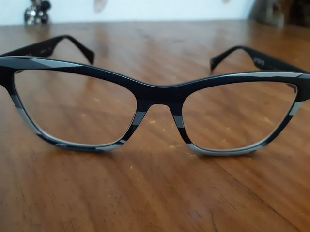 montura de gafas