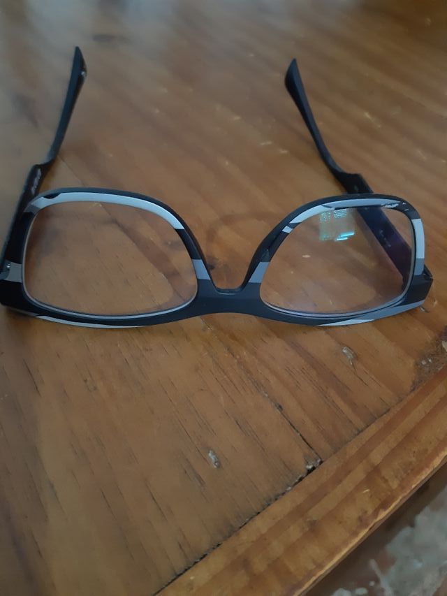 montura de gafas