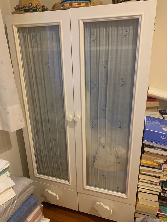 Armario lacado en blanco de segunda mano por 90 € en Pontevedra en WALLAPOP