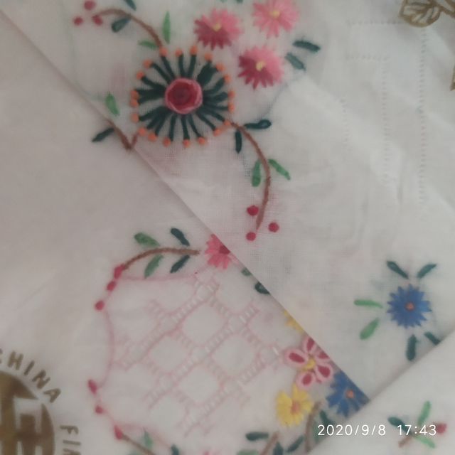 pañuelos de tela bordados.