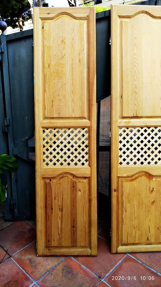 Puertas de armario de madera maciza de segunda mano por 15 € en