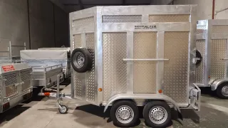 Remolque NUEVO vacas o caballos plaza y media.