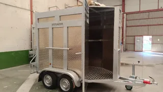 Remolque NUEVO vacas o caballos plaza y media.