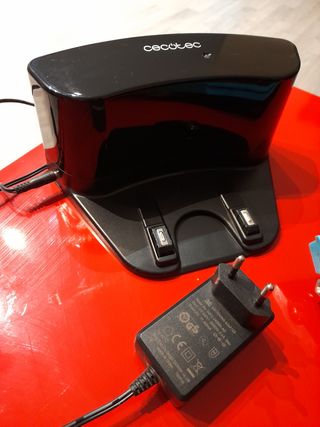 Base de carga-Mando de Robot Cecotec Conga 1390 de segunda mano por 40 EUR  en Zaragoza en WALLAPOP