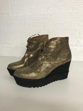 BOTIN PIEL ORO PALOMITAS T. 38 nuevas