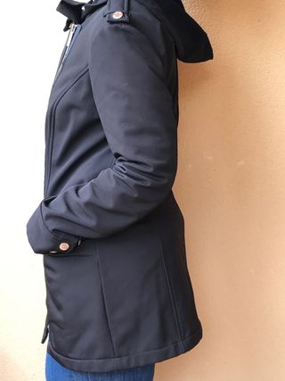 Abrigo Michael Kors de segunda mano por 35 EUR en Barcelona en WALLAPOP