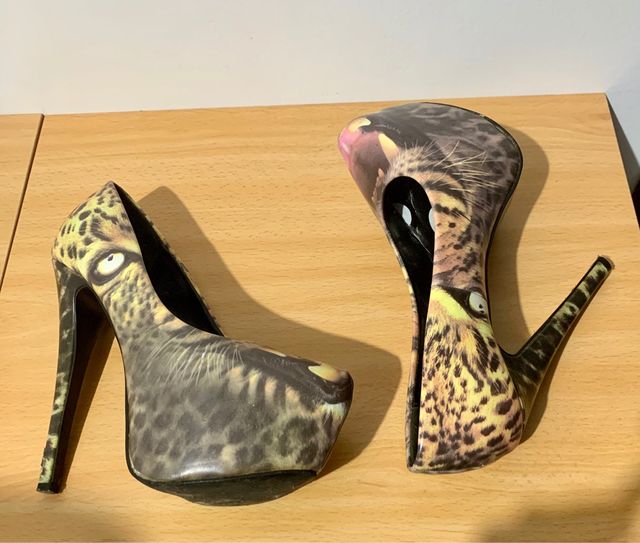 Tacones plataforma león Iron Fist