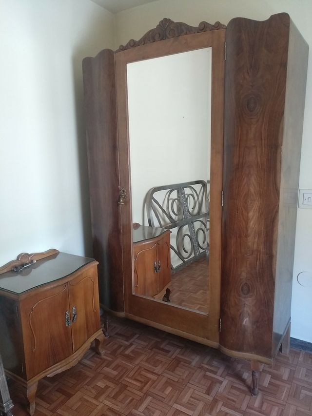 Armario ropero antiguo de segunda mano por 240 € en León en WALLAPOP
