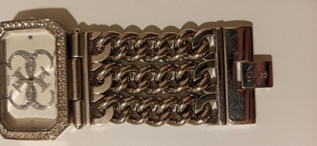 Reloj Guess plateado acero. Modelo 20934787