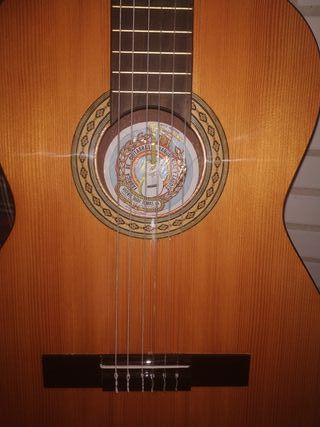 Guitarra española Vicente Tatay sin uso. de segunda mano por 150 EUR en  Salamanca en WALLAPOP