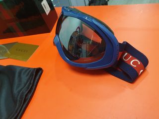 Gafas de esqui GUCCI GG 1653 Blue Shiny Mascara de segunda mano por 230 EUR  en Benidorm en WALLAPOP