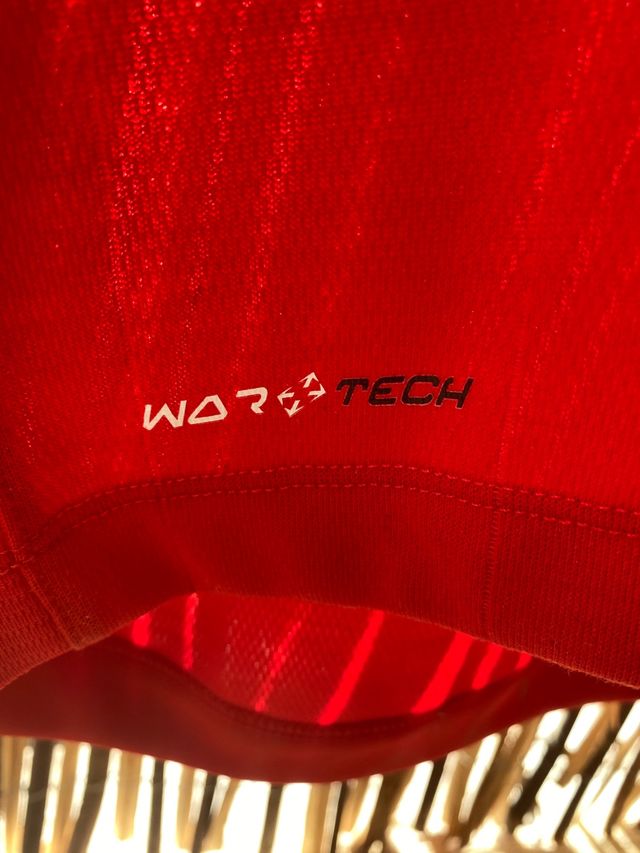 camiseta liverpool 2012 con etiqueta