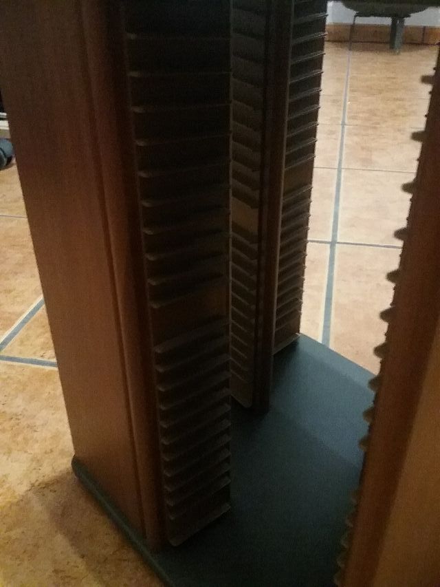 estanteria,torre ,para cd ,giratoria,hay medidas