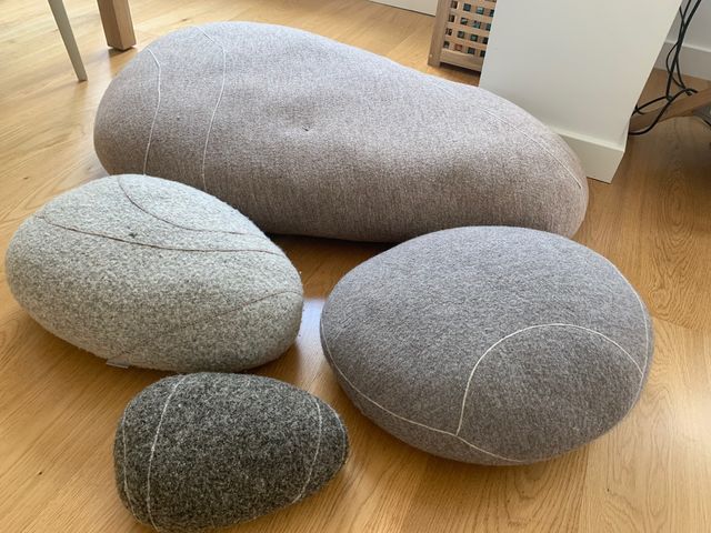Set de 4 cojines en forma de piedra
