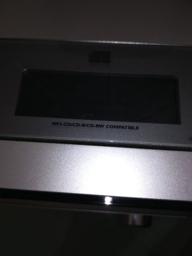 mini cadena Philips y altavoces technics