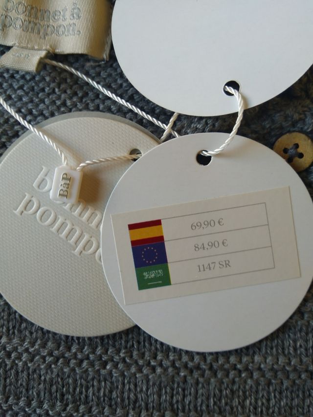 Jersey Niño Bonnet a pompom SIN ESTRENAR