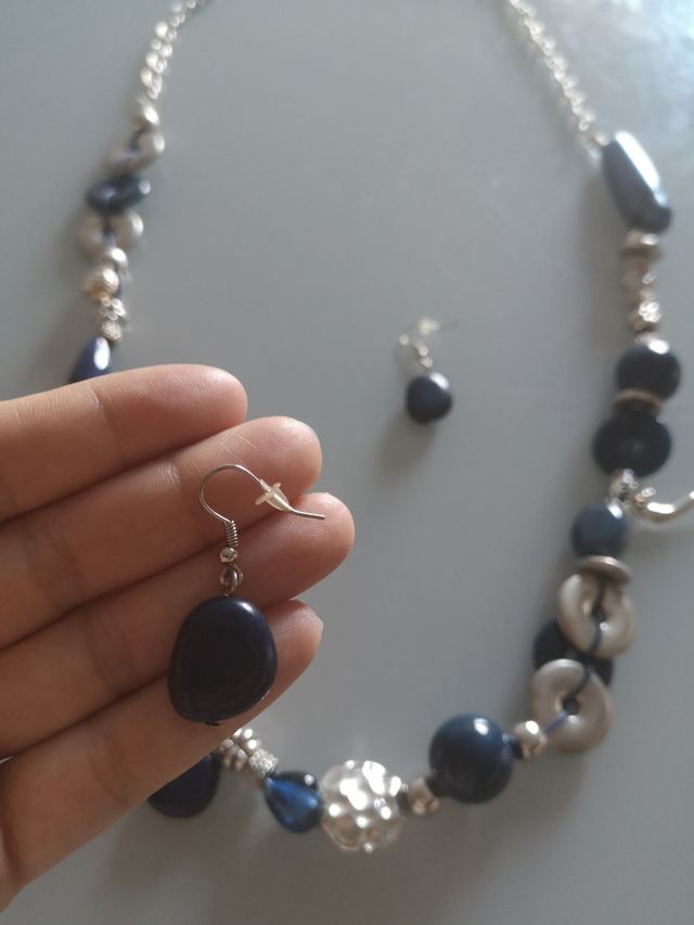 Collar largo y pendientes