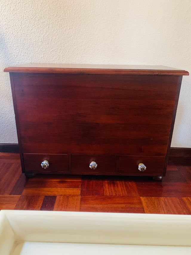 Mueble arcón madera maciza con almacenaje de segunda mano por 90 € en