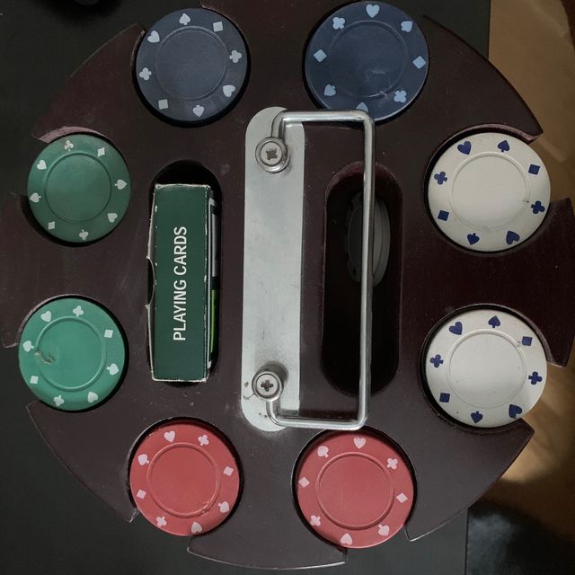 Set de fichas y cartas de poker