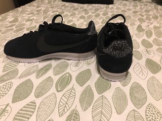 Nike Cortez Ante terciopelo Negras NUEVAS T42 de segunda mano por 50 EUR en  Elche en WALLAPOP