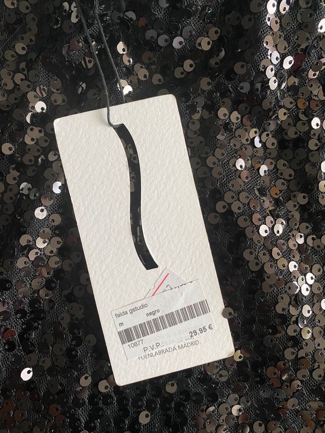 Falda negra. Nueva. Con etiqueta. S