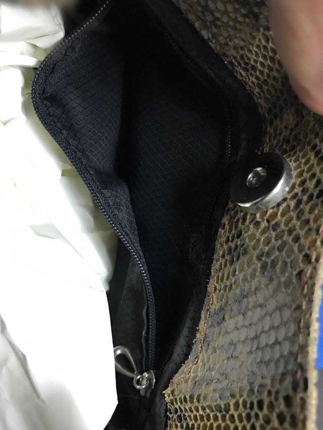 Bolso hombro piel grabada