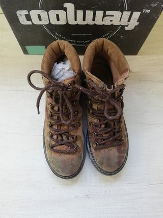 Botas montaña coolway de segunda mano por 20 EUR en Zaragoza en WALLAPOP
