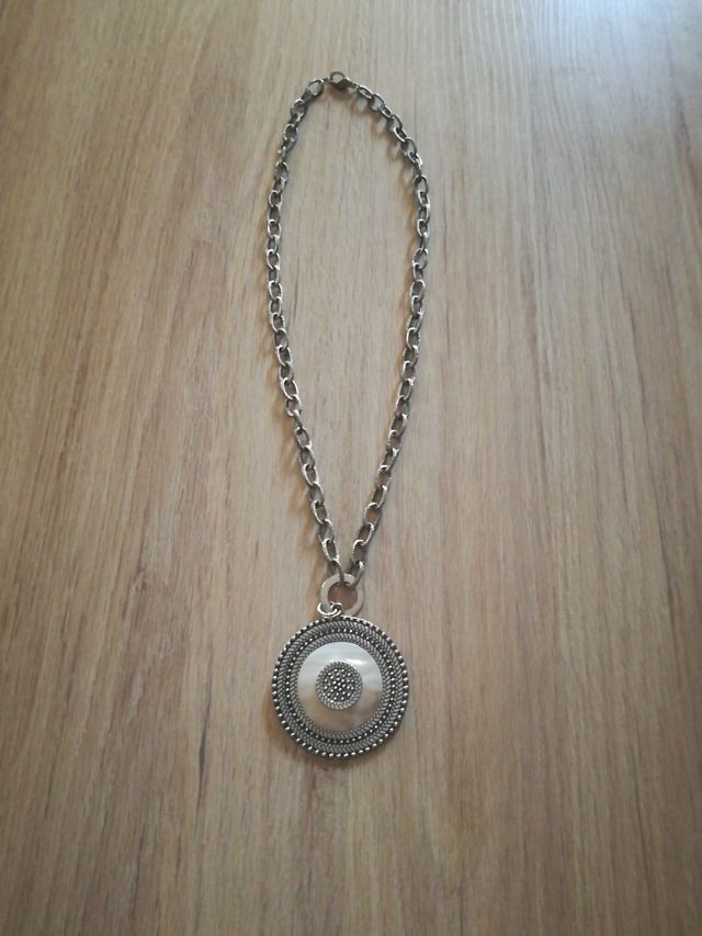 Collar con Nacar,es muy bonito.