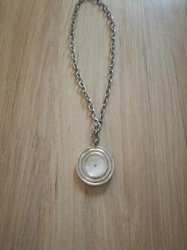 Collar con Nacar,es muy bonito.