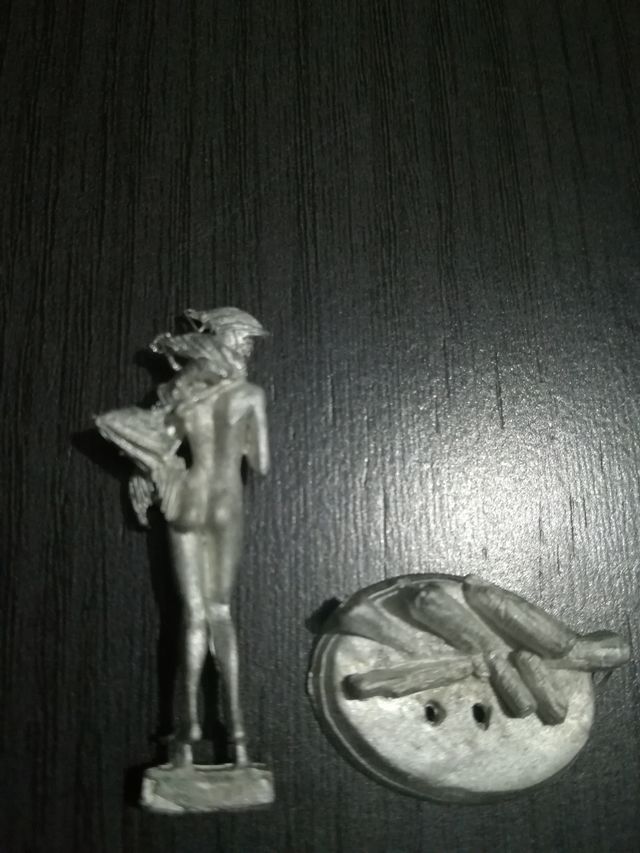 Figura miniatura metal Daenerys de Dark Sword