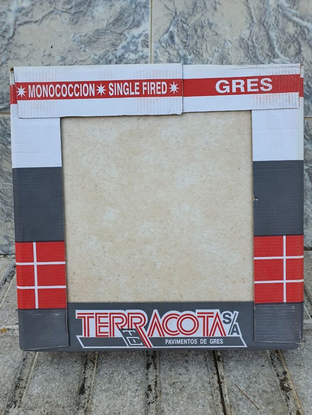 Losas Dakar Beige de segunda mano por 1 € en Los Palacios y Villafranca