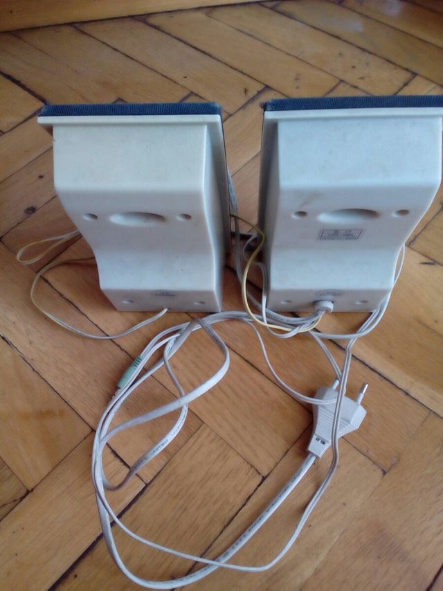 Altifalantes pequenos.