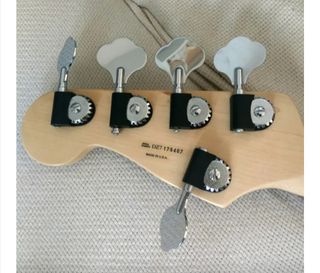 Bajo Fender Jazz Bass 5 cuerdas USA de segunda mano por 1.299 EUR en Madrid  en WALLAPOP