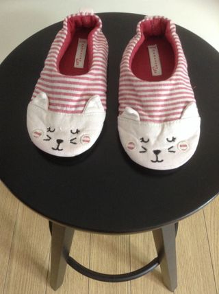 Zapatillas casa Zara Home niños talla 26\\/27 de segunda mano por 7 EUR en  Talavera de la Reina en WALLAPOP