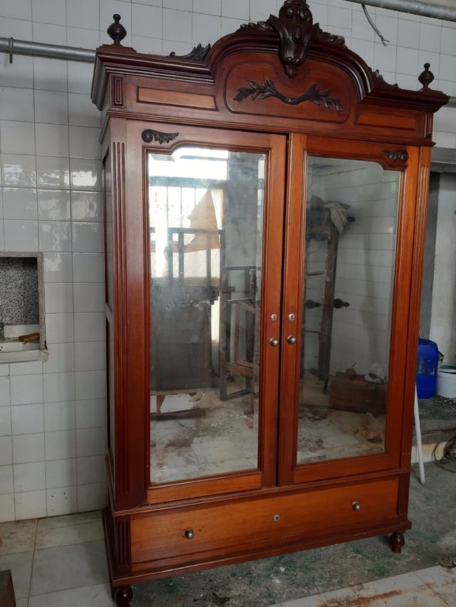 Armario de caoba de segunda mano por 1 € en Arcade en WALLAPOP