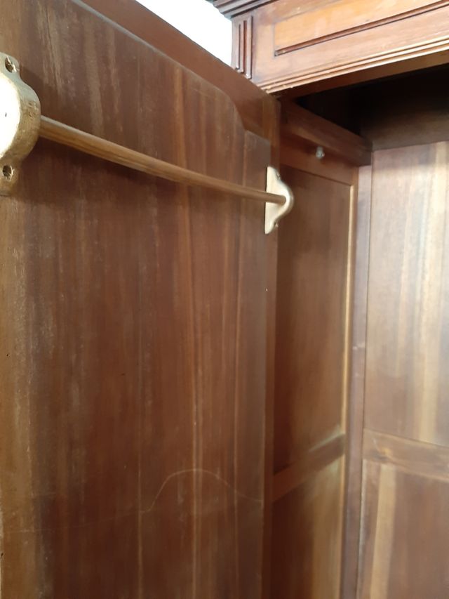 Armario de caoba de segunda mano por 1 € en Arcade en WALLAPOP