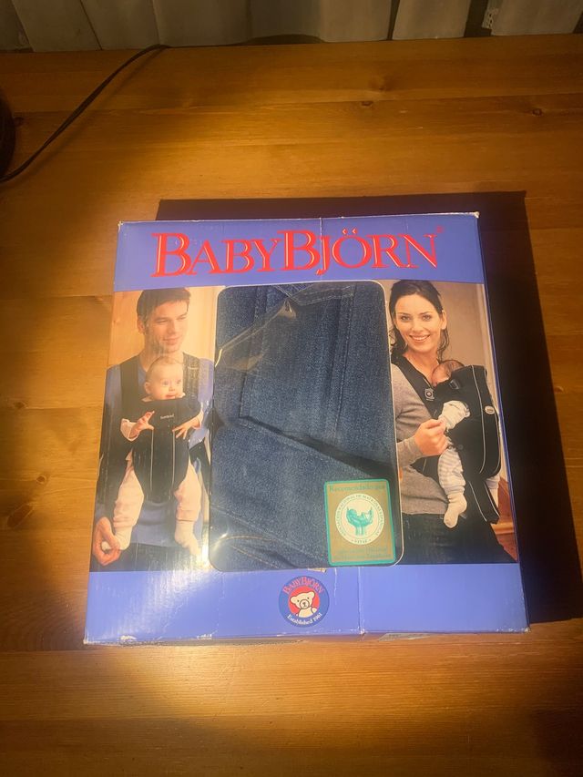 Mochila porta-bebes de la marca BABY BJORN