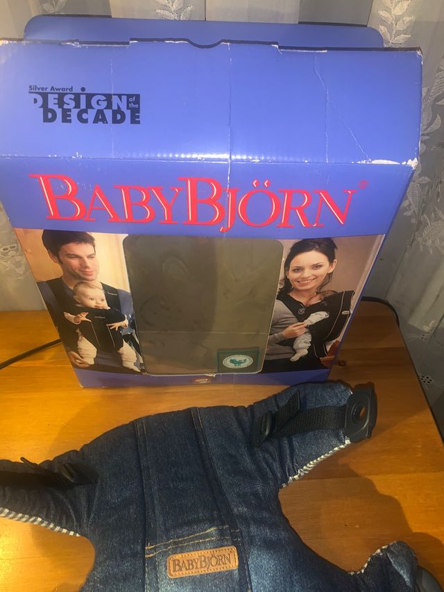 Mochila porta-bebes de la marca BABY BJORN