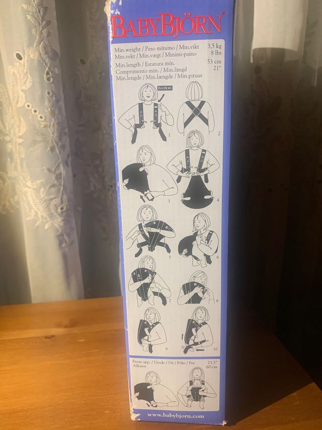 Mochila porta-bebes de la marca BABY BJORN