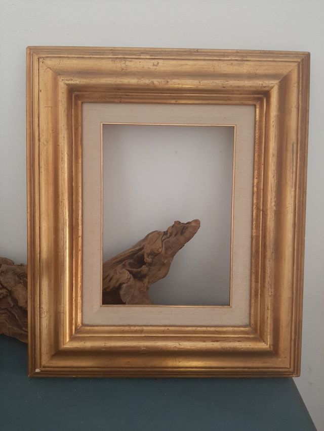 Cornisa de cuadro dorada